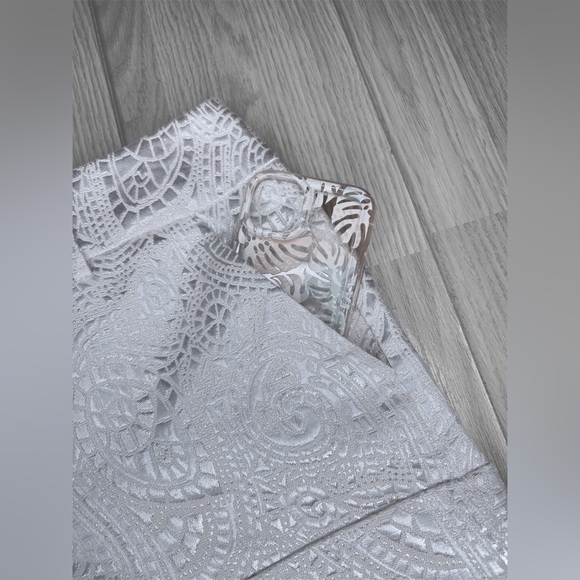 NEW YORK & CO. Women’s Silver geometric design Shorts - Picture 5 of 9